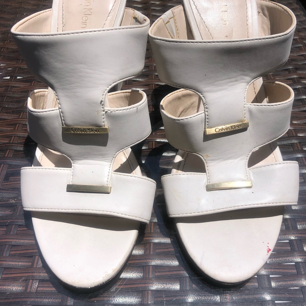 White heel sandal